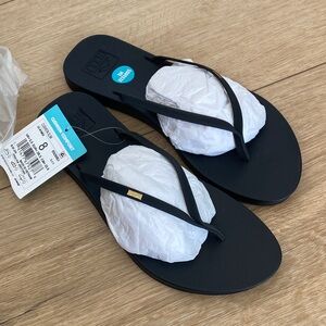 Reef Black Flip Flop Sandals (Size 8)